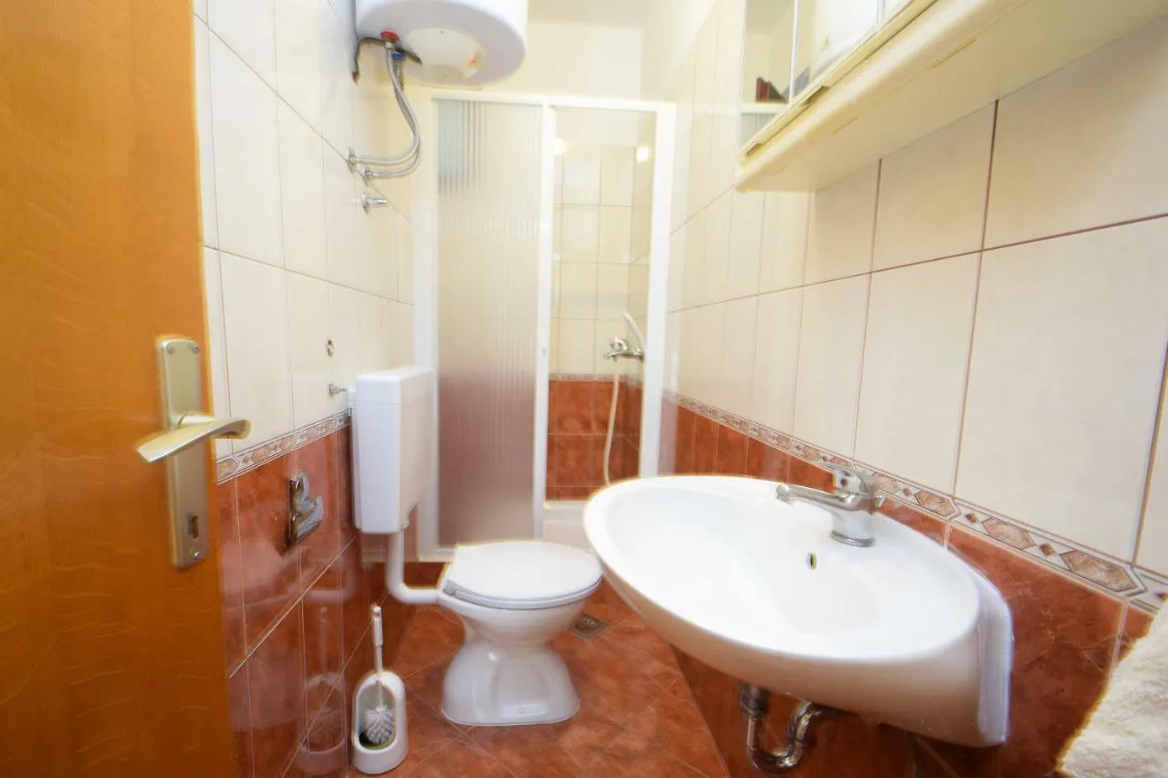 Konukevi Apartments Nina Starigrad Paklenica Hırvatistan