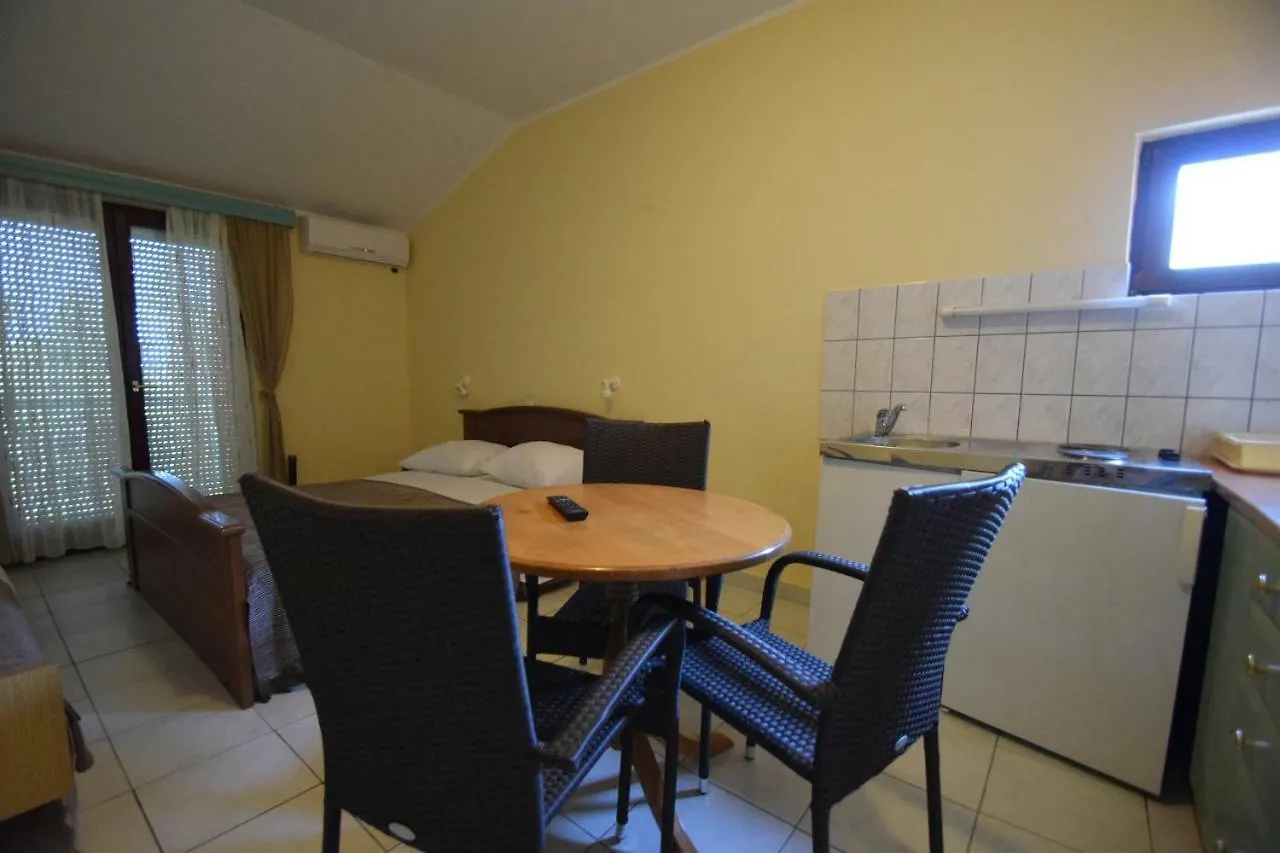 Apartments Nina Starigrad Paklenica Kroatien