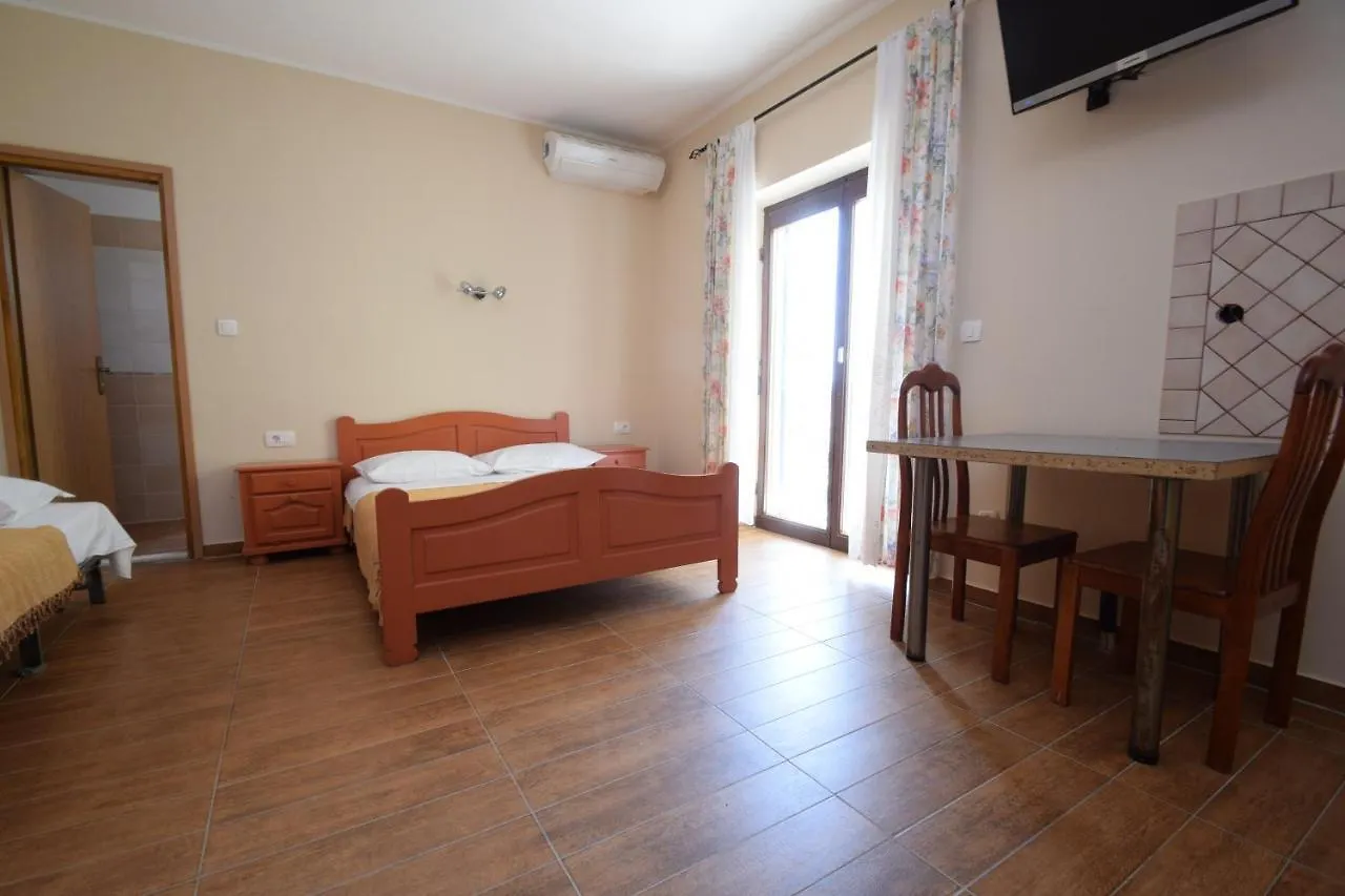 Apartments Nina Starigrad Paklenica Kroatien