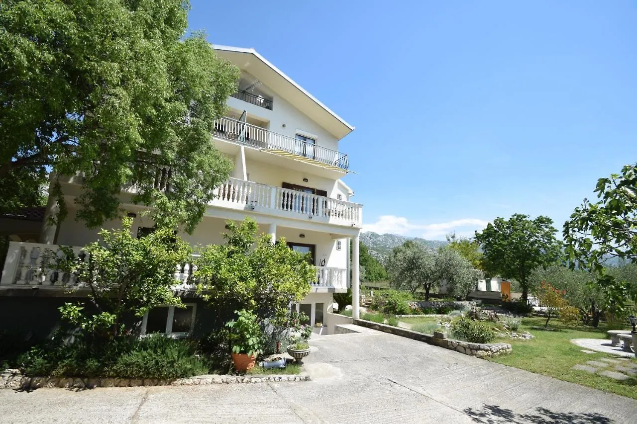 Apartments Nina Starigrad Paklenica